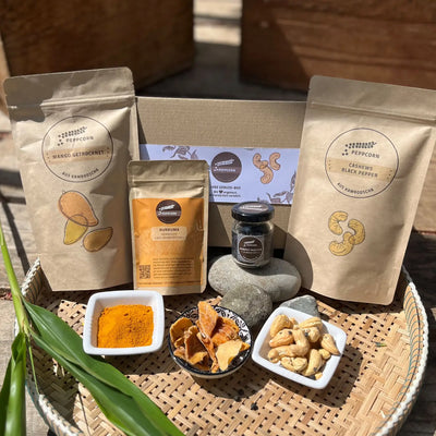 Genussbox mit getrockneter Mango, Kurkuma, Kampot Pfeffer und Cashews Black Pepper
