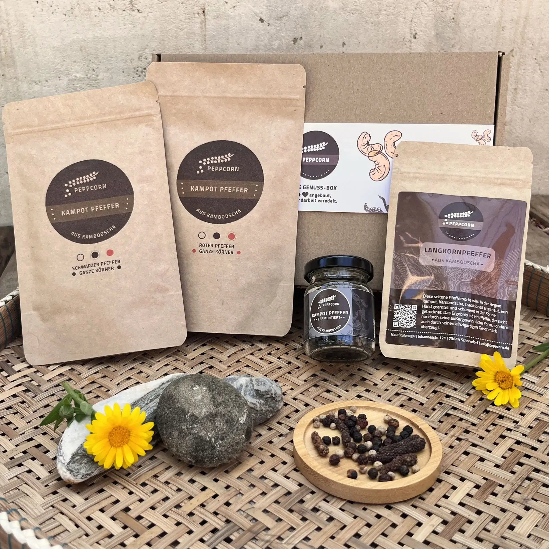 Grill-Gewürzbox mit zwei Sorten Kampot Pfeffer, fermentiertem Pfeffer und Langkornpfeffer