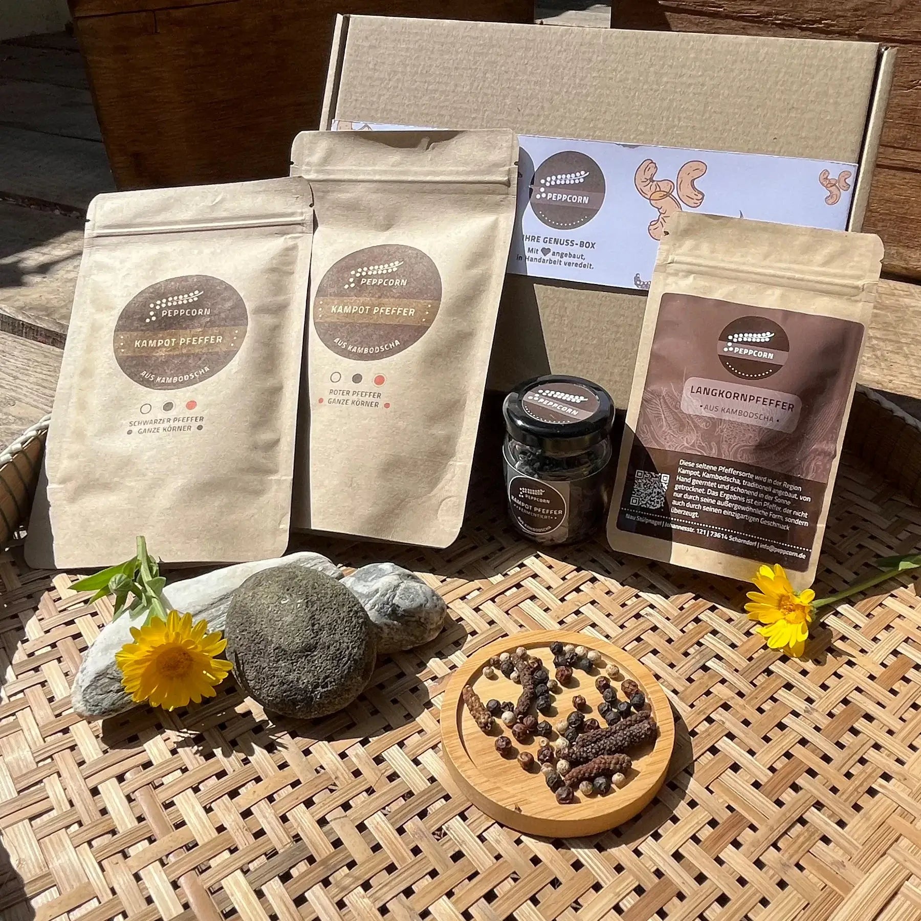 Grill-Gewürzbox mit Kampot Pfeffer, fermentiertem Pfeffer und langem Pfeffer