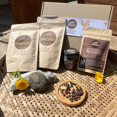 Grill-Gewürzbox mit Kampot Pfeffer, fermentiertem Pfeffer und langem Pfeffer